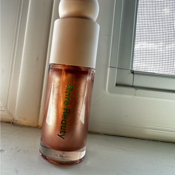 Rare beauty luminizer highlight - Picture 3 of 5
